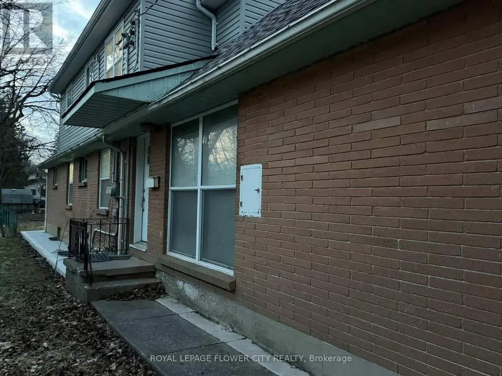 Upper Floor - 30 Woodward Avenue, London North (North N)